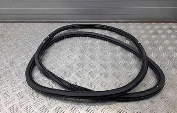 Audi Q7 4M Rear door rubber seal (on body) 4M0833721C