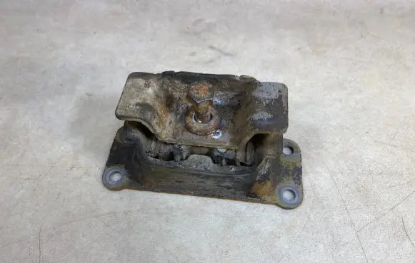 BMW 7 E23 Tailgate hinge 33171125290