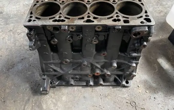 Audi A3 S3 8P Engine block DFS04L023C