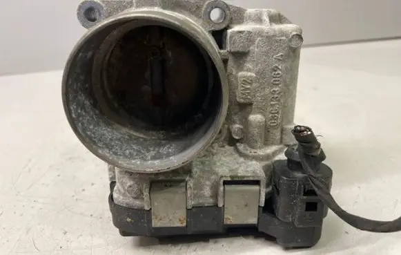 Volkswagen Golf Plus Throttle valve 03C133062A