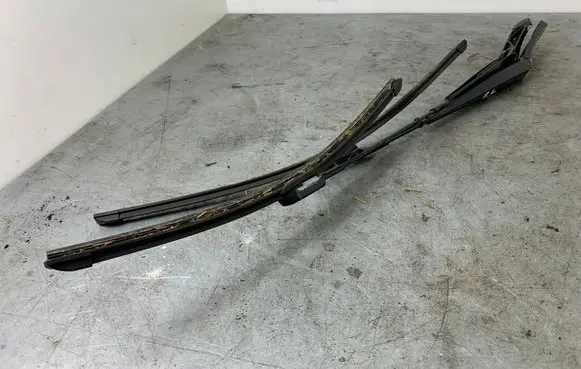 Volkswagen PASSAT B6 Front wiper blade arm 3C1955409C