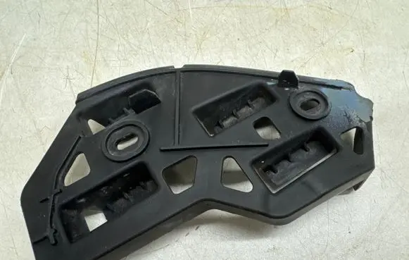 Volkswagen Polo IV 9N3 Front bumper mounting bracket 6Q0807184A