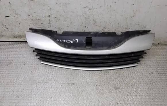Renault Laguna II Front bumper upper radiator grill 8200012581