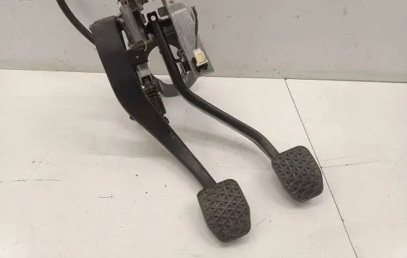 BMW 1 F20 F21 Pedal assembly 6860643