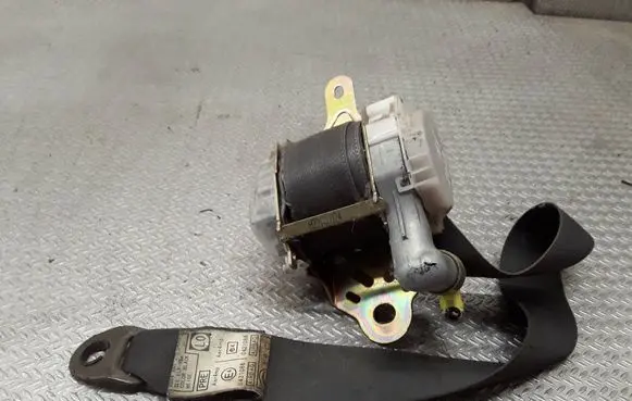 Toyota Corolla E120 E130 Front seatbelt E40431086