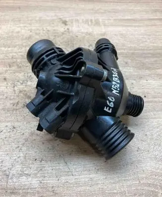 BMW 5 E60 E61 Thermostat/thermostat housing 7536655 7549476