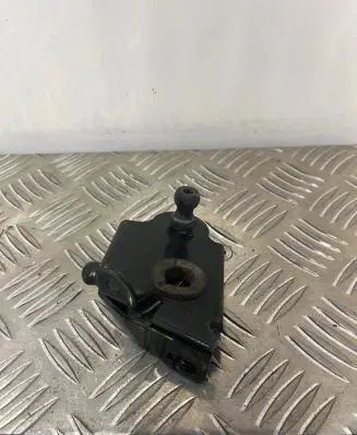 Audi A8 S8 D4 4H Other engine bay part 4H0121263B DX530Z140MB