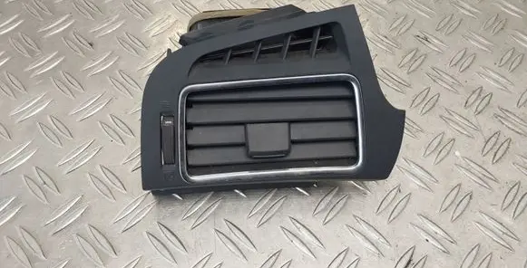 Toyota Verso Dashboard side air vent grill/cover trim 556600F020