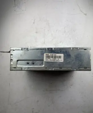BMW 7 E38 Video control module 6906923 037138051