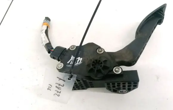 Subaru Legacy Accelerator throttle pedal 1988007120 198800-7120