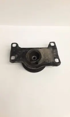 Volvo C30 Engine mount bracket 585183