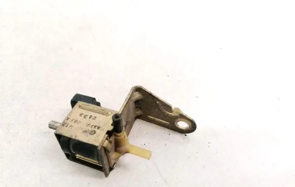 Audi A6 S6 C4 4A Turbo solenoid valve 437906283A