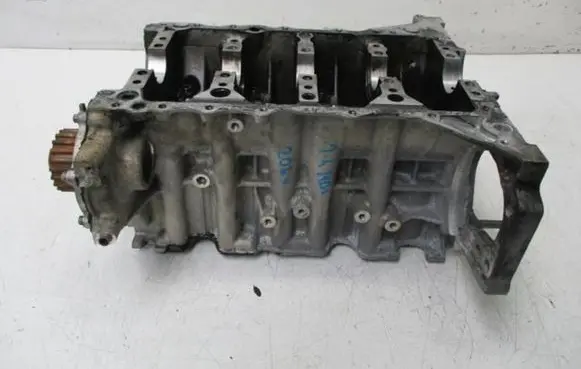 Peugeot 206 Engine block 