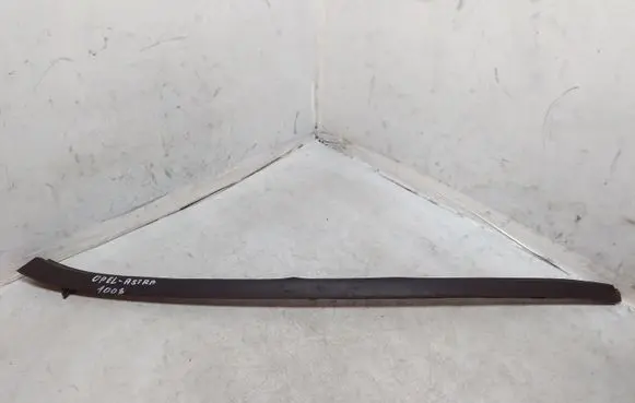Opel Astra J Windshield trim 13280301 498166255