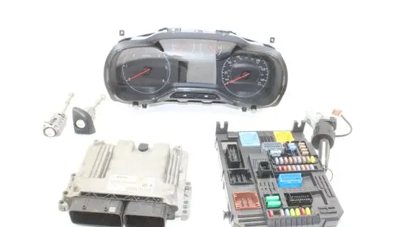 Opel Combo E Engine ECU kit and lock set 9825318180