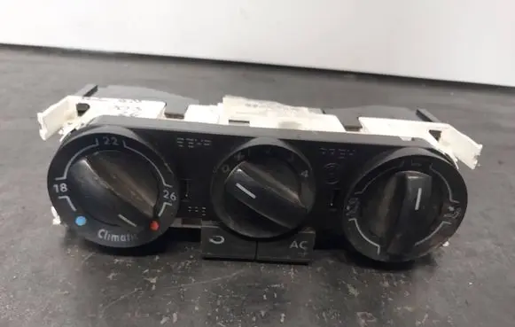 Volkswagen Polo Climate control/heater control trim 6Q0820045E