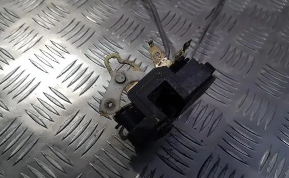 Mazda 323 F Front door lock