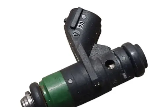 Skoda Fabia Mk2 (5J) Fuel injector 03E906031