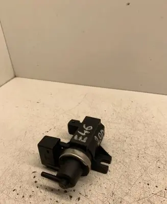 BMW 3 E46 Vacuum valve 2247945