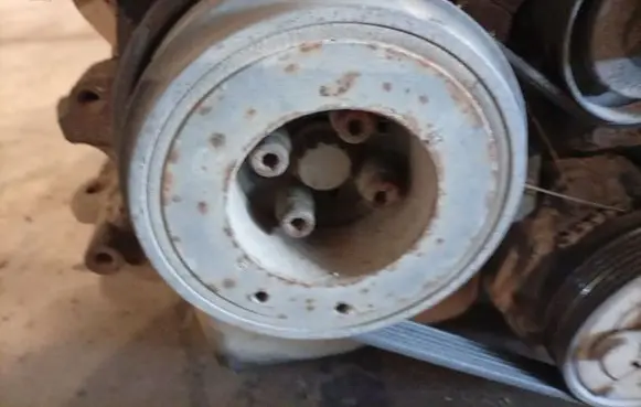 Volkswagen Golf IV Crankshaft pulley