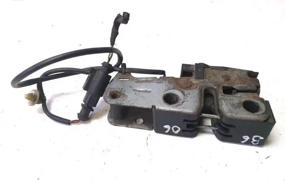 Volkswagen PASSAT B6 Engine bonnet (hood) release handle 3C1823509