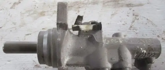 Volkswagen Golf VI Master brake cylinder