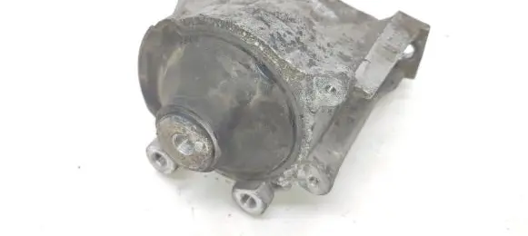 Honda CR-V Generator/alternator bracket 