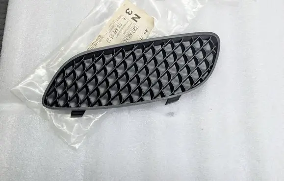 Mercedes-Benz A W176 Front bumper lower grill A1768853522