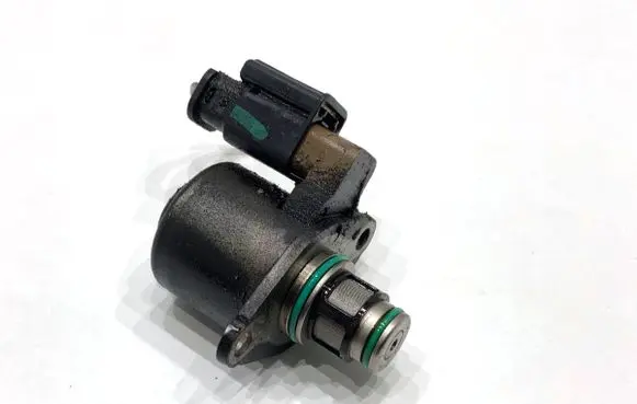 Peugeot 508 Fuel pressure regulator 28233373