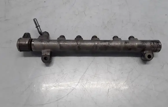 Volvo XC60 Fuel main line pipe