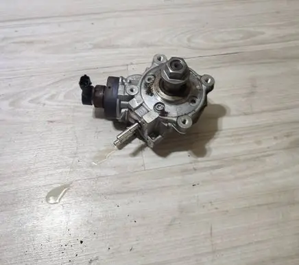 Peugeot Rifter Fuel injection high pressure pump 9817903080