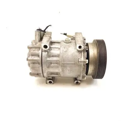 Dacia Sandero Air conditioning (A/C) compressor (pump) 2643603045 926000097R SD7V16