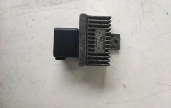 Renault Trafic II (X83) Glow plug pre-heat relay 7700115078
