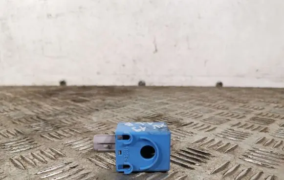 Subaru XV Horn buzzer relay 0689004860