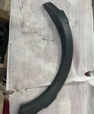 Fender trim (molding)