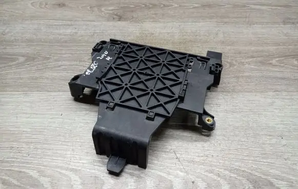 Volvo S80 Engine control unit holder 30729835 6G9N17108A