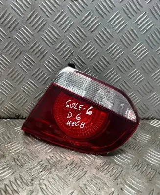 Tailgate rear/tail lights