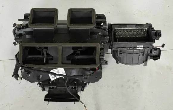 BMW 3 E90 E91 Interior heater climate box assembly 983360Z 9280001