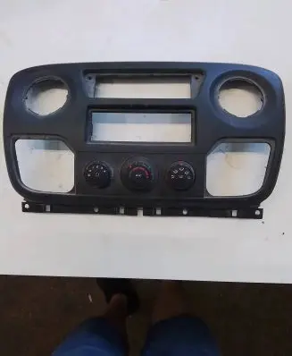 Renault Master III Dashboard center trim panel 682600025R
