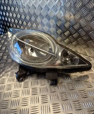 Peugeot 107 Headlight/headlamp 811300H030 89532475