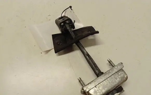 Ford Focus C-MAX Front door check strap stopper