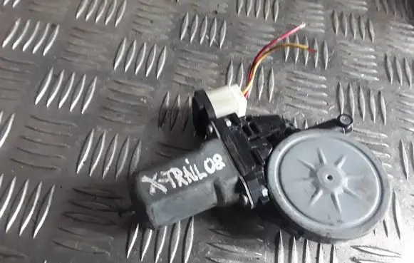 Nissan X-Trail T31 Front door window regulator motor 80731EG000