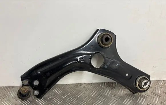 Nissan Juke II F16 Front lower control arm/wishbone 057733R
