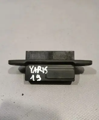 Toyota Yaris Tailgate opening switch 