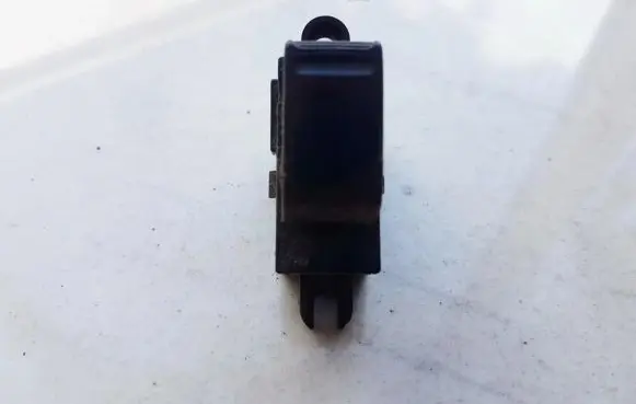 Nissan Primera Electric window control switch 25411AV600 C8D-D705N