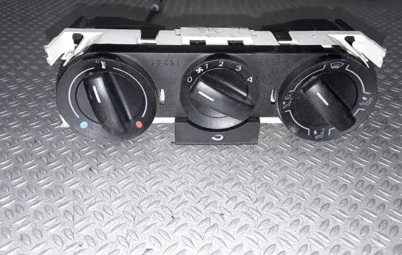 Volkswagen Polo Climate control unit 6Q0819445
