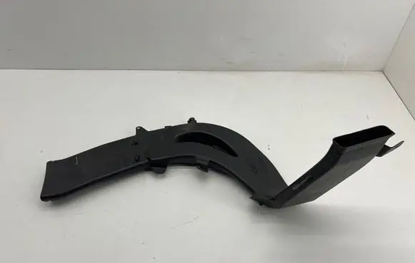 BMW 7 G70 Cabin air duct channel 9870183 15361710