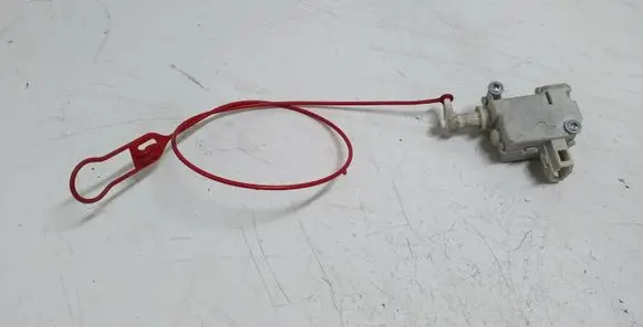 Fuel tank cap lock
