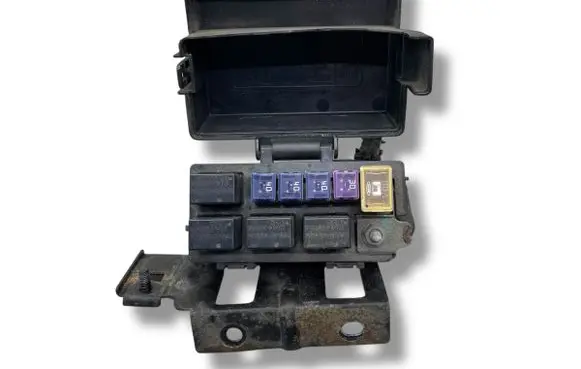 Chevrolet Captiva Fuse box set DC12M PA66GF33