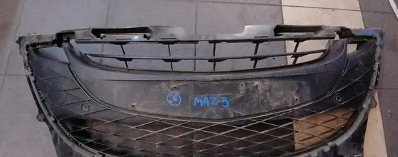 Mazda 5 Front bumper upper radiator grill